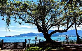 Aconchego e pé na areia em Ilhabela