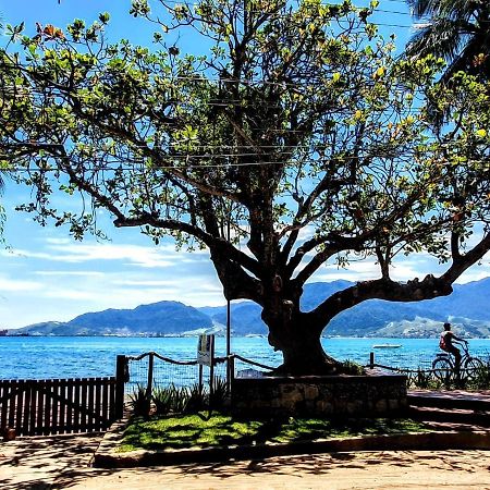 Aconchego e pé na areia em Ilhabela Exterior foto