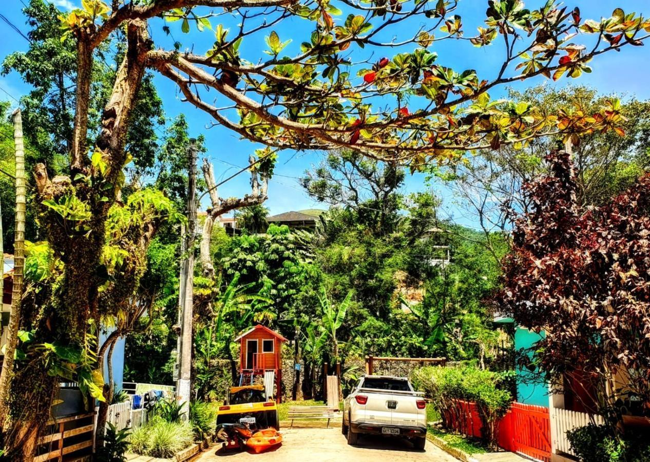 Aconchego e pé na areia em Ilhabela Exterior foto